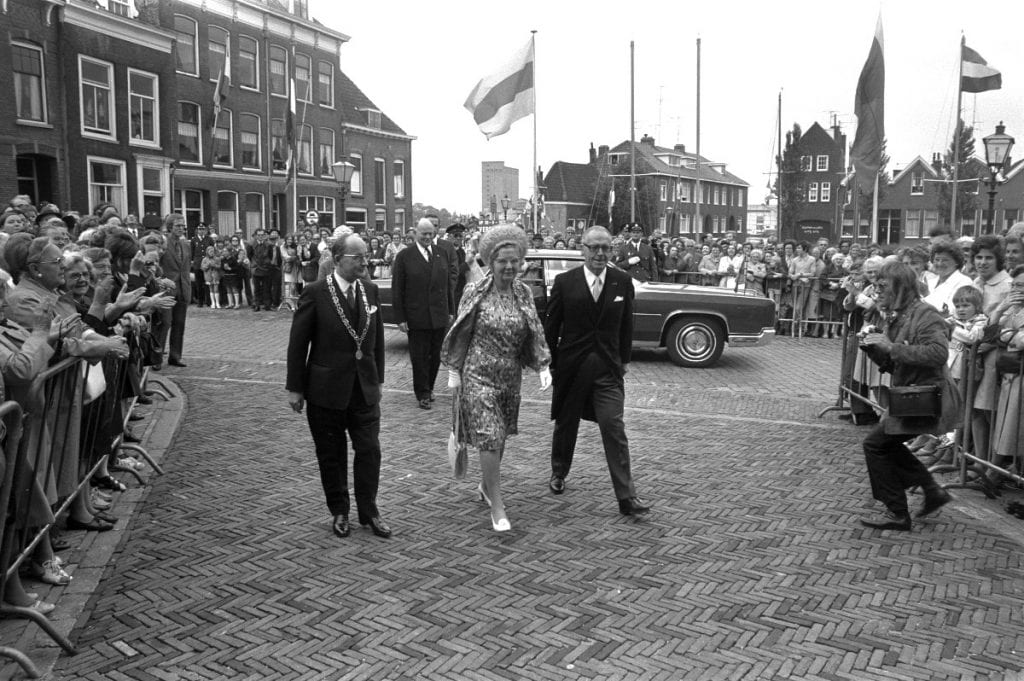 Beroemde vergaderingen: in 1972 bezoekt Koningin Juliana Dordrecht ivm de 400ste verjaardag van de Eerste Vrije Statenvergadering